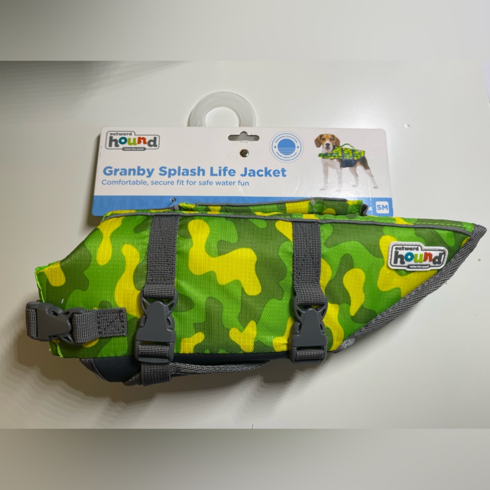 NEW Outward Hound Dog Life Jacket Small 16-20in Girth Granby Splash Camo - Picture 1 of 4
